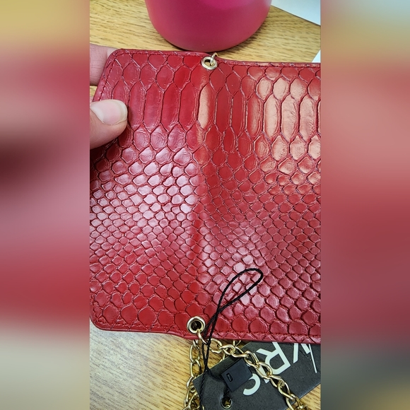 New Ava/Kris Ruby Red Faux Snakeskin Evening Purse 44" Gold Chain 5 X 3.5 - Picture 5 of 7